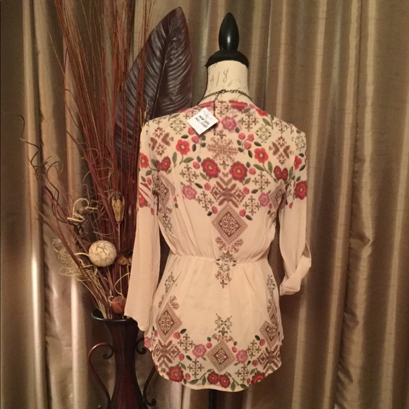 Floral print top with rolled arm cuff. - Picture 3 of 8